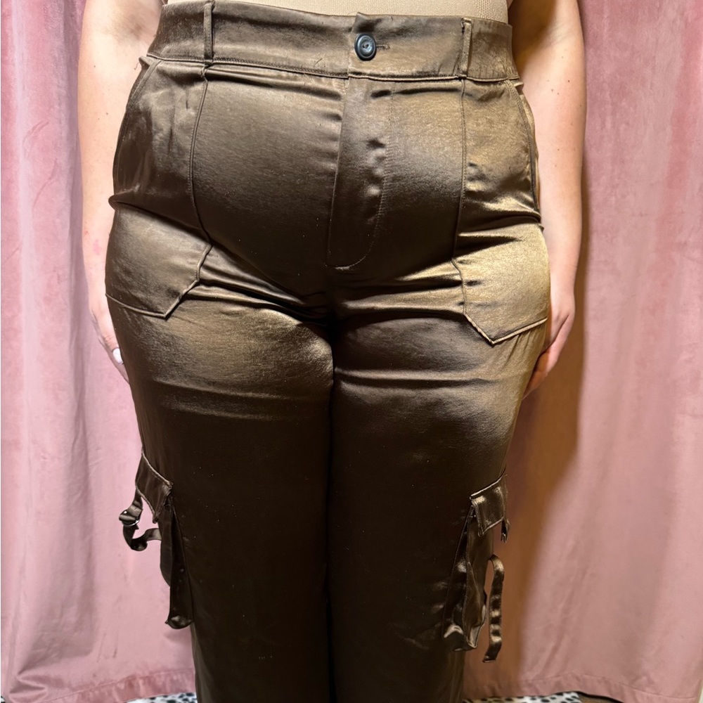 High-Waist Cargo Pants in Metallic Brown